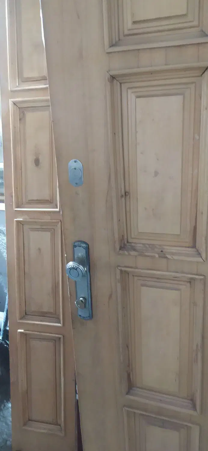 درب چوبی تمیز دولنگه|مصالح و تجهیزات ساختمان|اصفهان, لیمجیر|دیوار