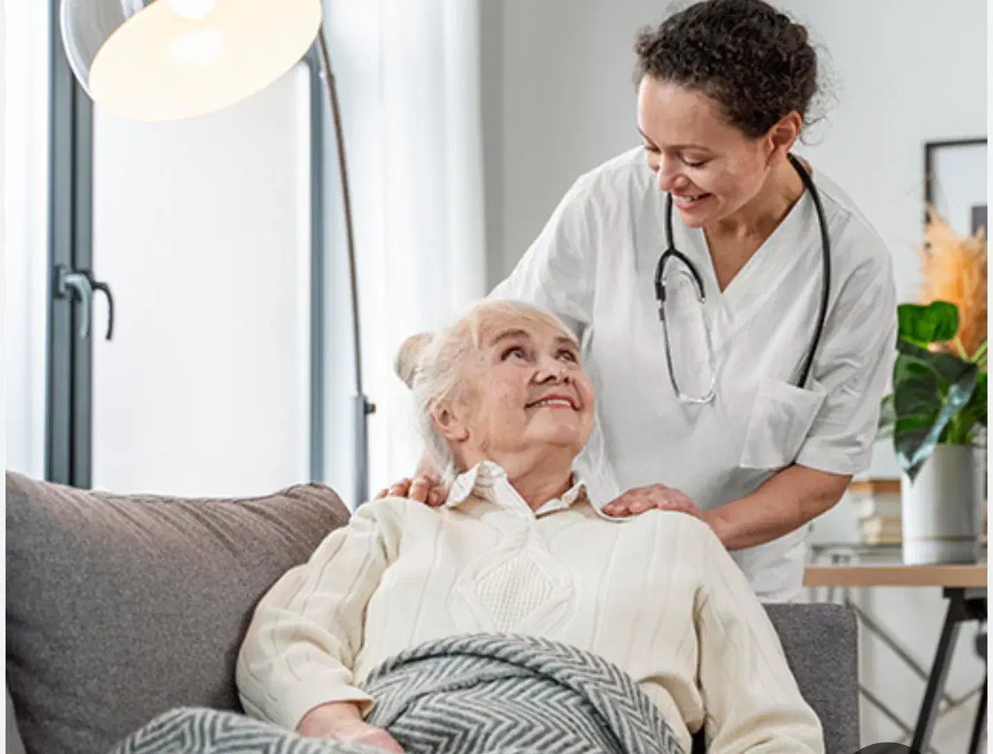 پرستار  شب سالمند خانم|استخدام درمانی، زیبایی، بهداشتی|فومن, |دیوار