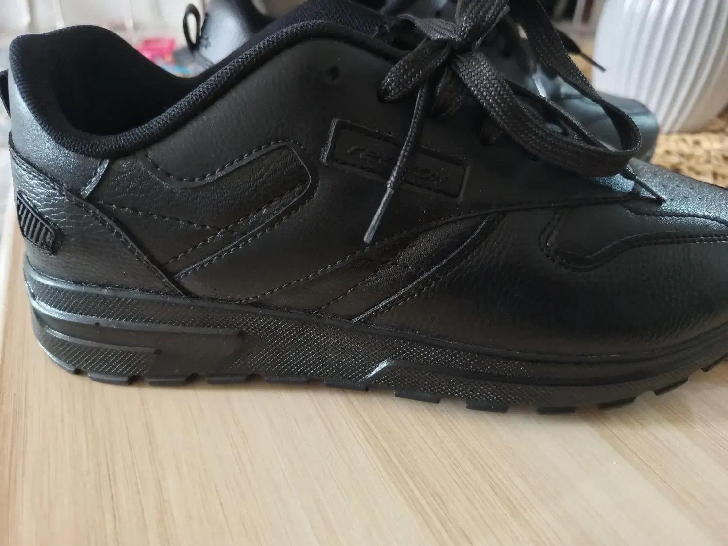 کفش کتونی چرم|کیف، کفش، کمربند|ابریشم, |دیوار