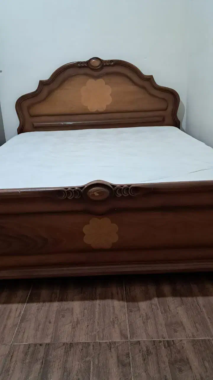 تخت دو نفره در حد نو همراه تشک خوش خواب|تخت و سرویس خواب|گرمسار, |دیوار