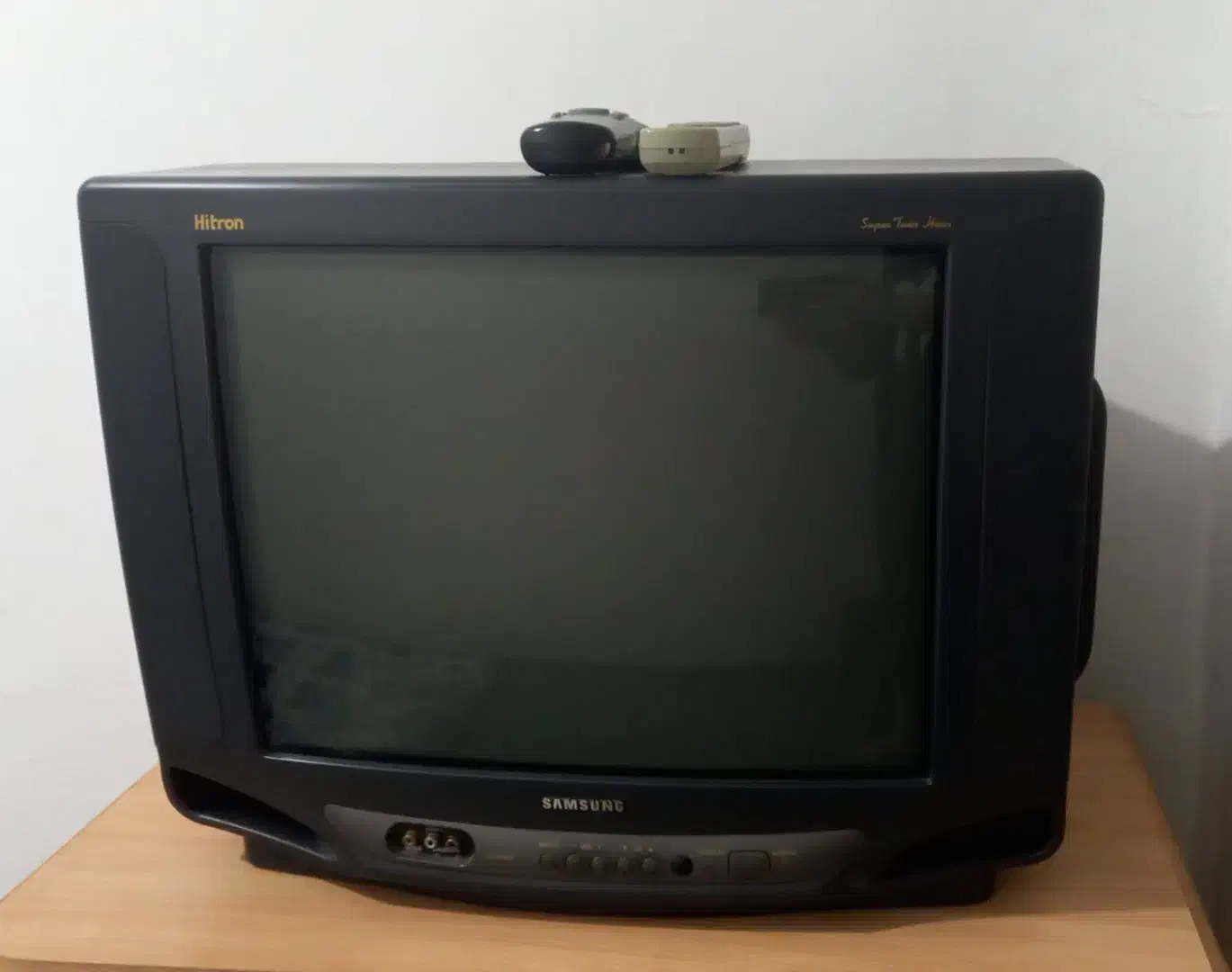 تلویزیون و میز تلویزیون|تلویزیون و پروژکتور|رشت, خمیران زاهدان|دیوار