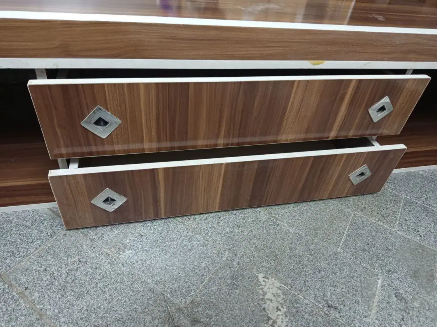 تخت چوبی به همراه تشک در حد نو|تخت و سرویس خواب|اردکان, |دیوار