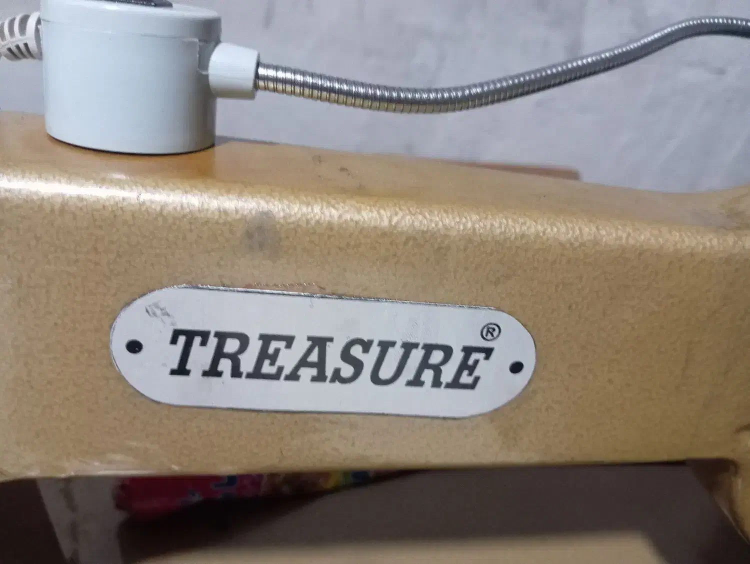 چرخ سیاه سفید دوزی د د|چرخ خیاطی و ریسندگی|دلگان, |دیوار