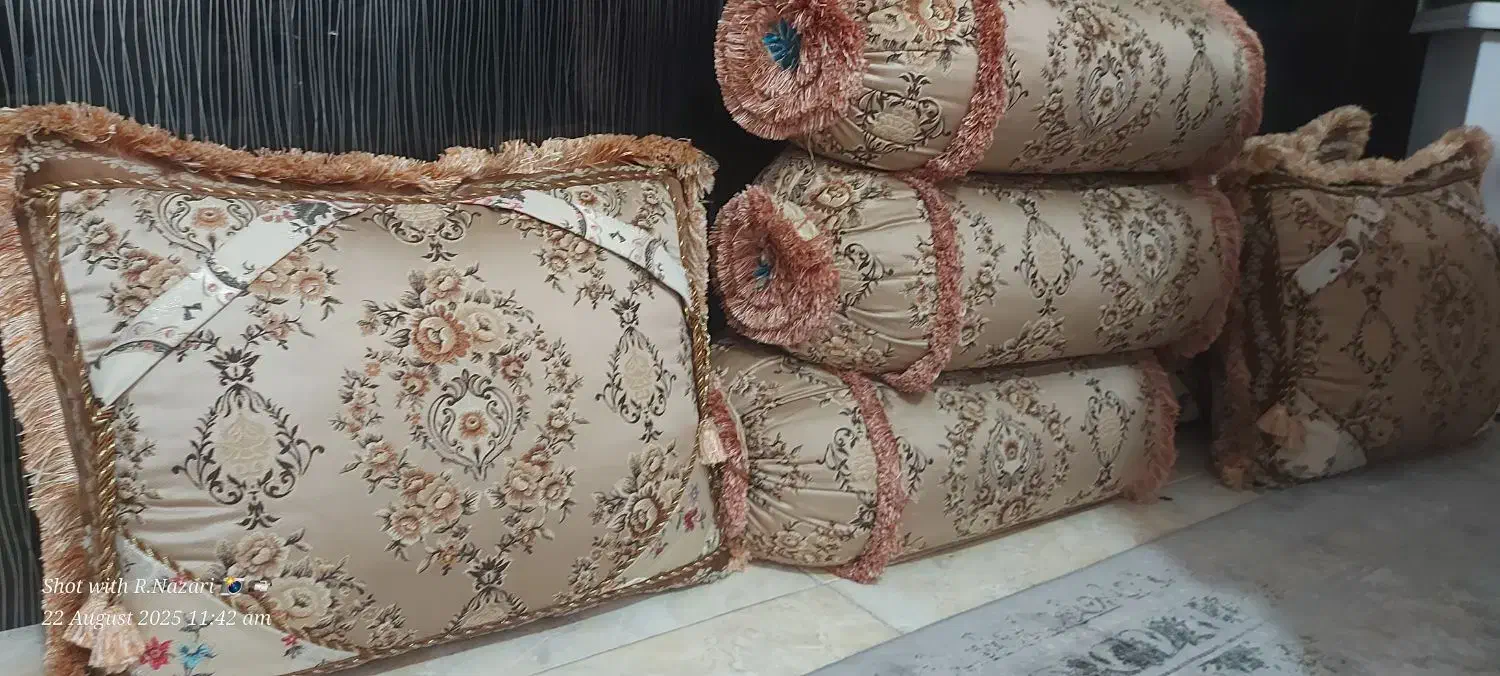 پشتی و بالشت|رختخواب، بالش، پتو|شیراز, قدوسی شرقی|دیوار