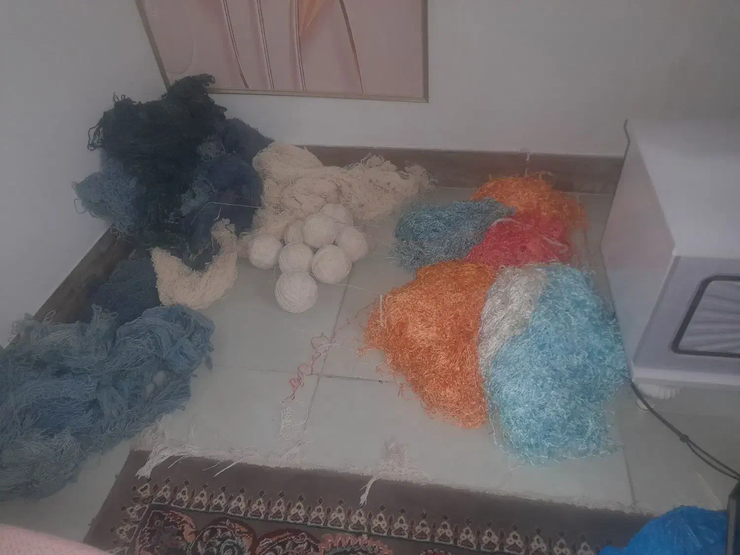 مقداری نخ قالی|ابزارآلات|کاشمر, |دیوار