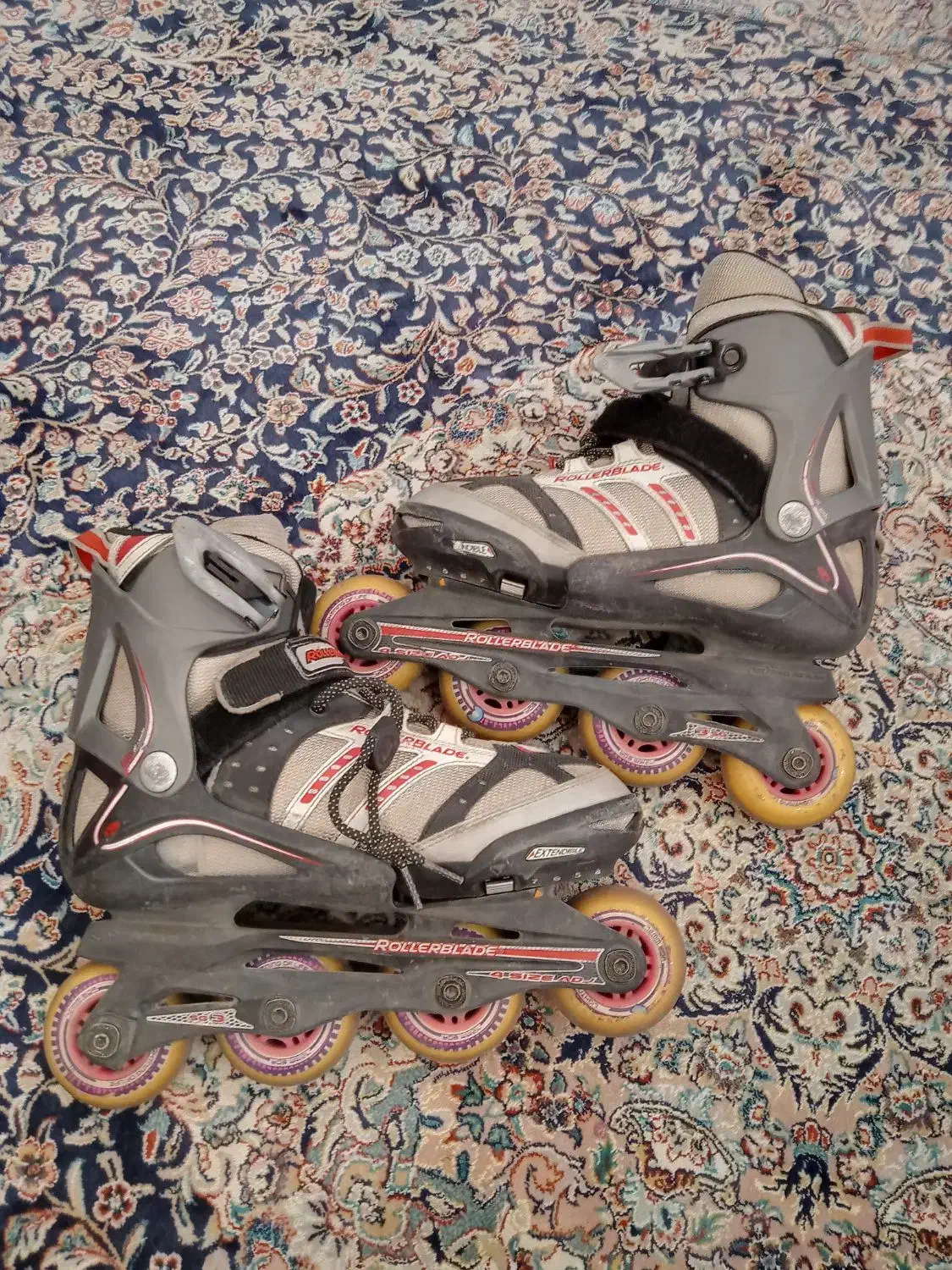 کفش اسکیت سالم و با کیفیت|دوچرخه، اسکیت، اسکوتر|هشتگرد, شهرک ارم شرقی|دیوار