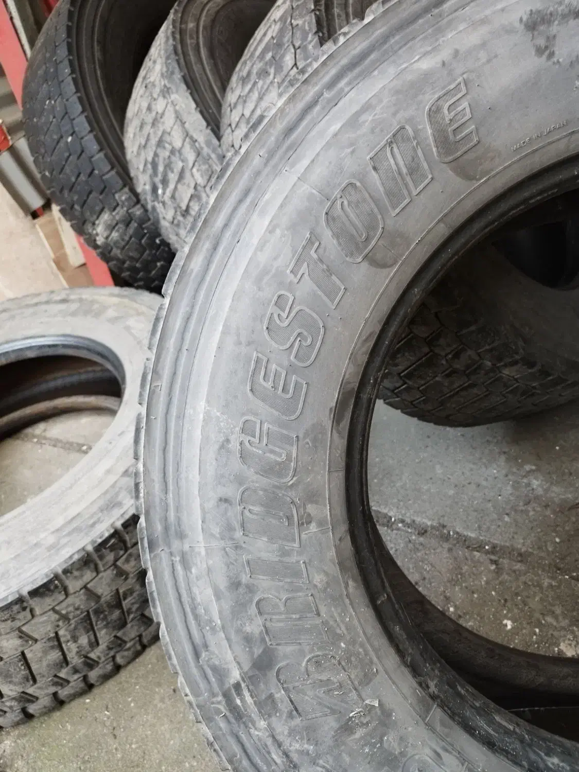 لاستیک ۳۱۵ گل عقب دو جفت|قطعات یدکی و لوازم جانبی|رشت, فرزانه|دیوار