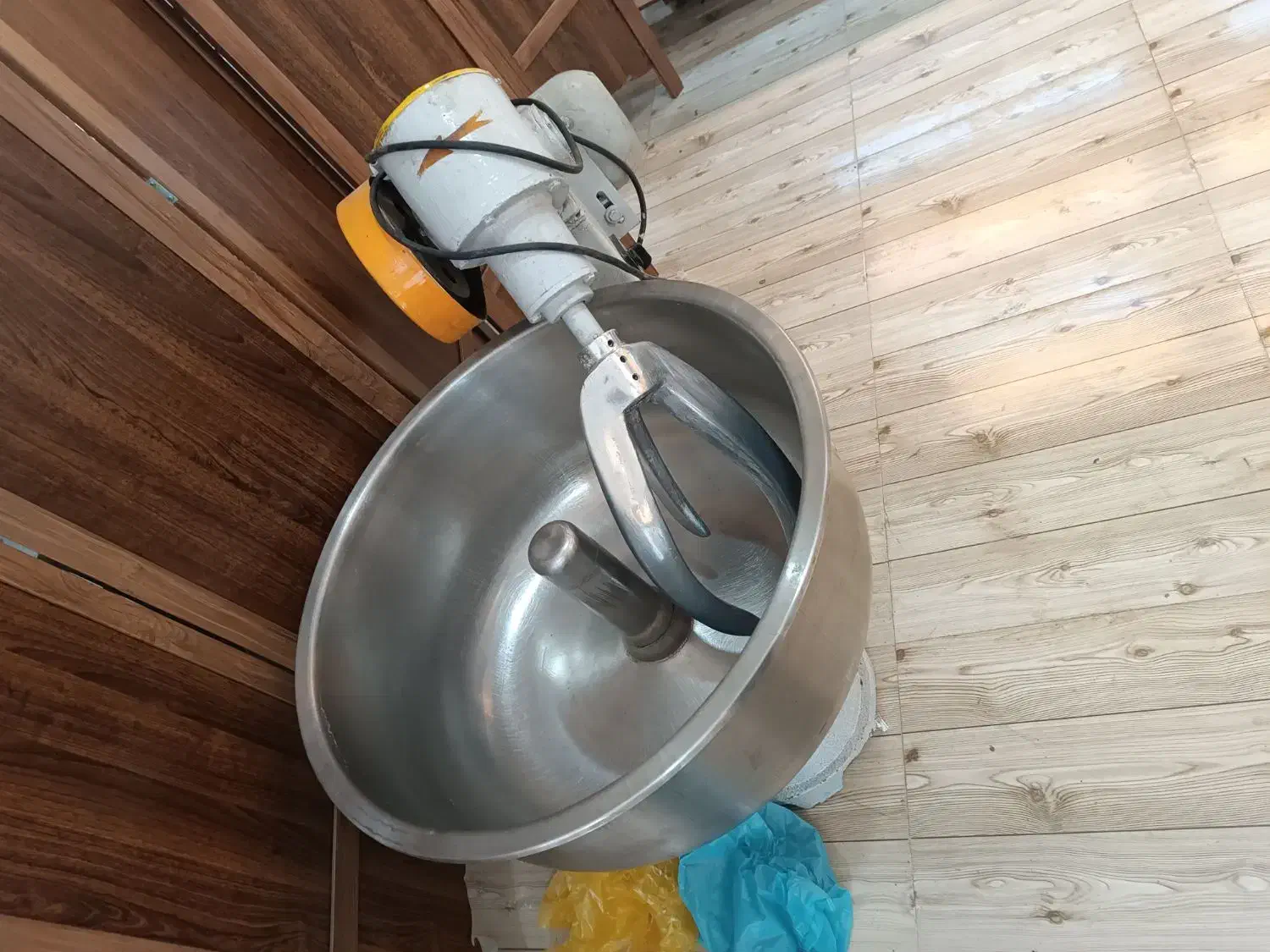 خمیر گیر ۶۰ کیلویی|ماشین‌آلات صنعتی|لاهیجان, لیالستان|دیوار