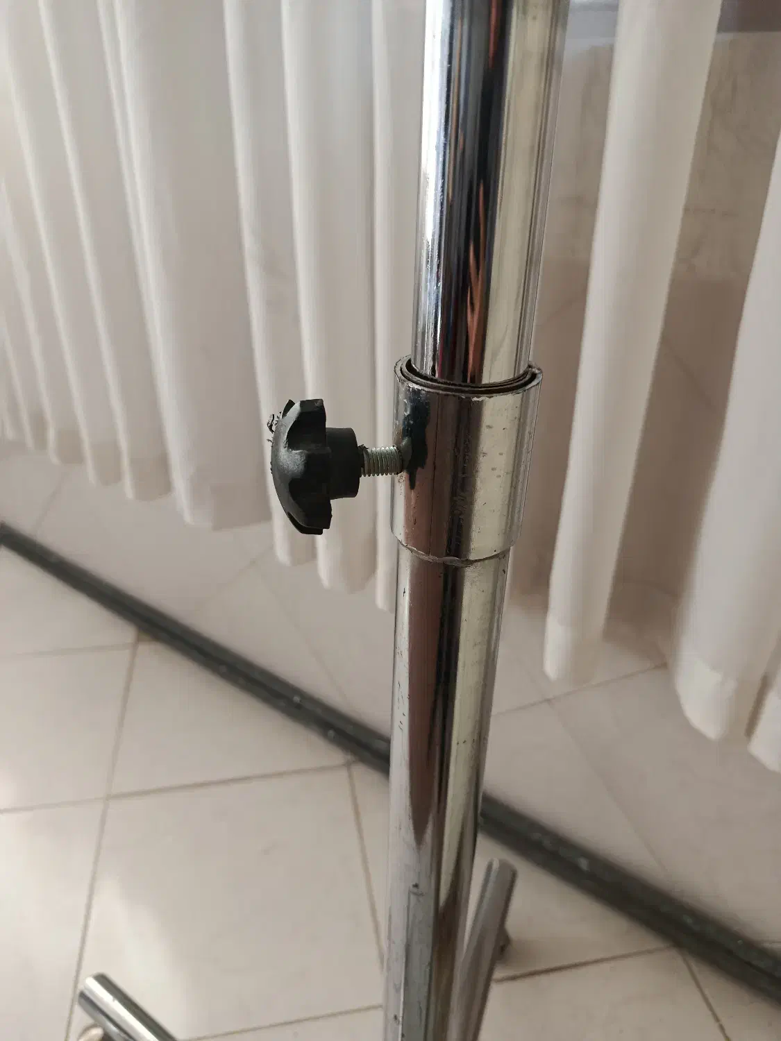 رگال چرخان|بندرخت و رخت‌آویز|کوهدشت, |دیوار