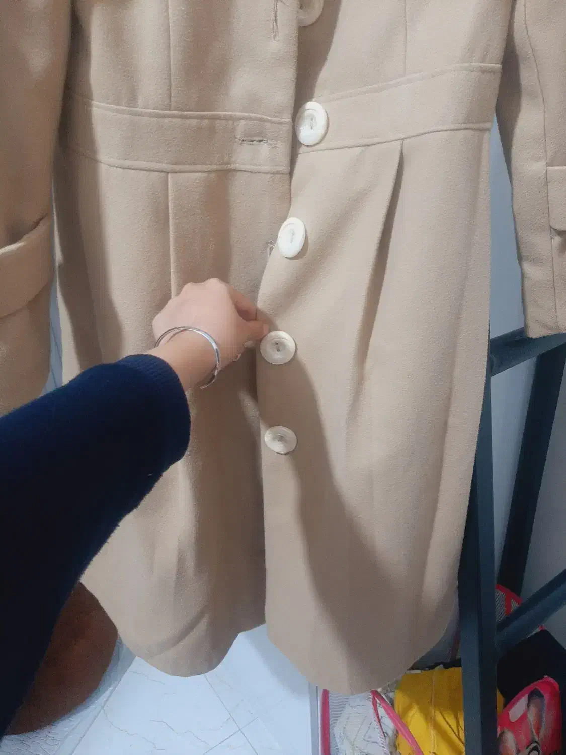 پالتو کرمی|لباس|اصفهان, عطار نیشابوری|دیوار