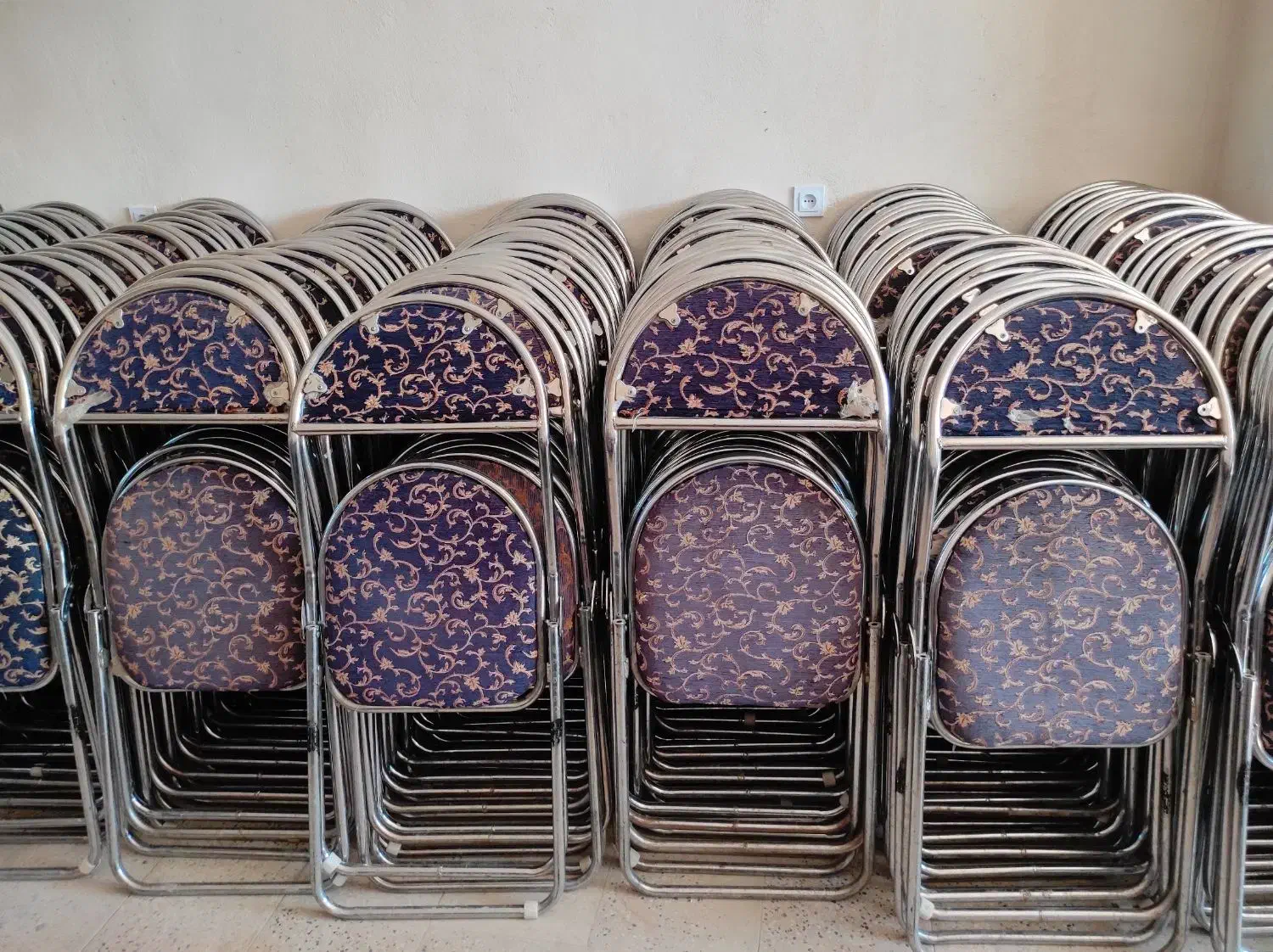 اجاره صندلی فلزی ومیز وظروف مراسمات|خدمات پذیرایی، مراسم|ایلام, |دیوار