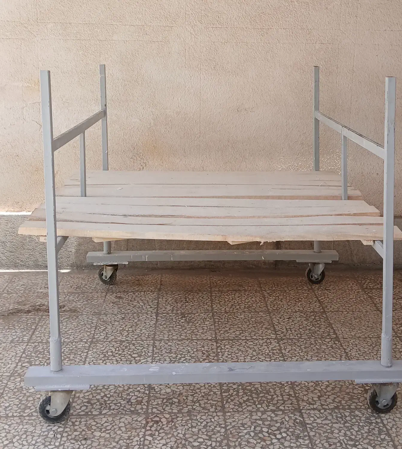 چهارپایه چرخ دار|ابزارآلات|کاشان, درب اصفهان|دیوار