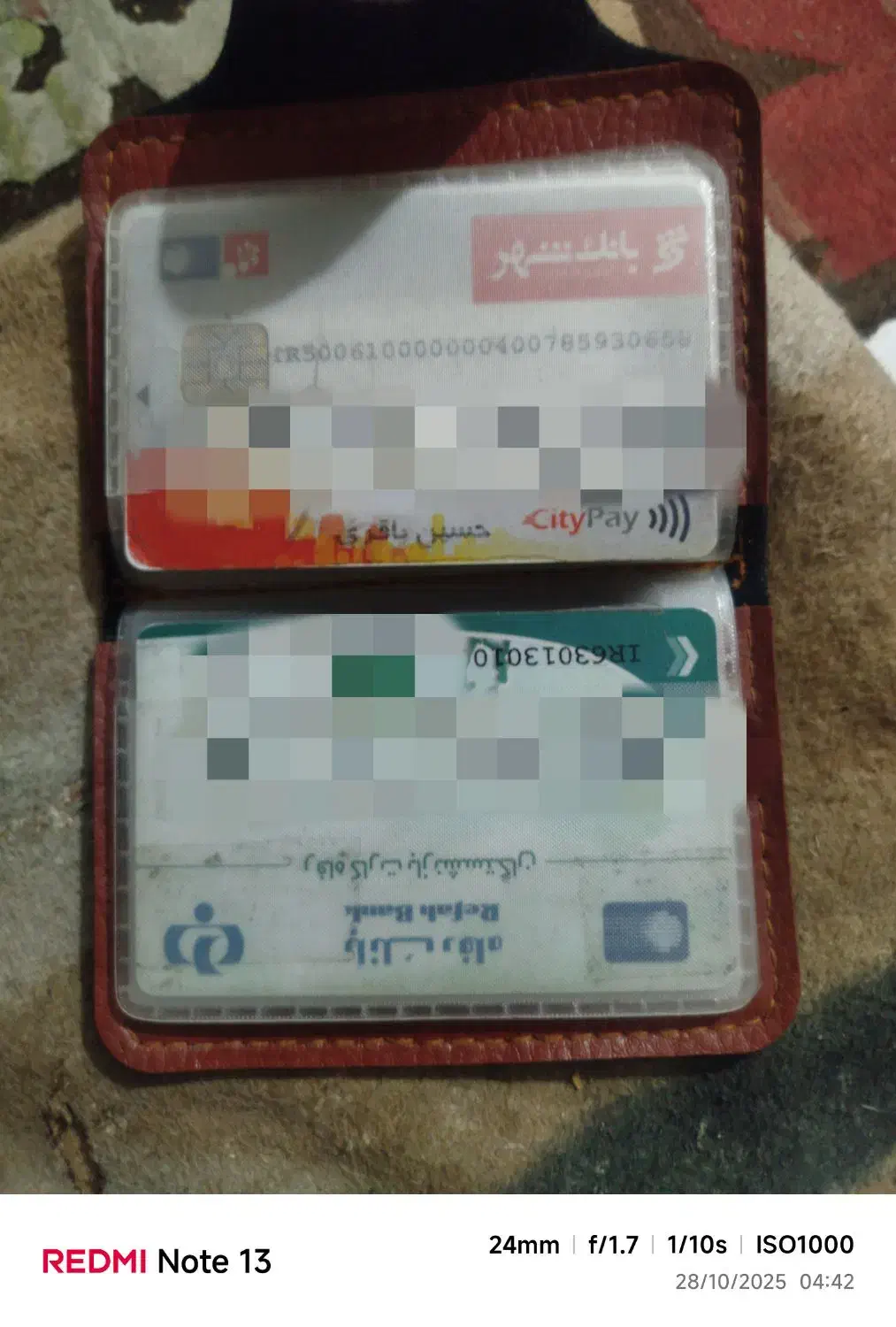 کیف قرمز رنگ حاوی مدارک پیدا شده|اشیا|مشهد, نوده|دیوار