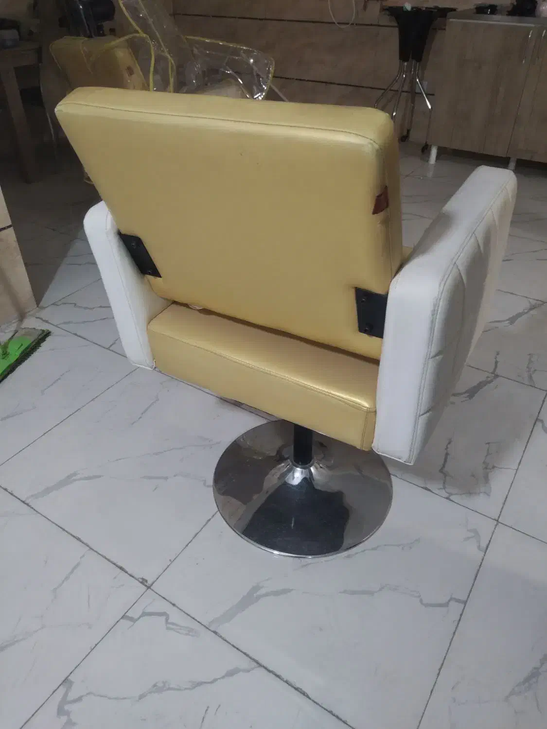 فروش دو عدد صندلی ارایشگاهی|آرایشگاه و سالنهای زیبایی|بومهن, |دیوار