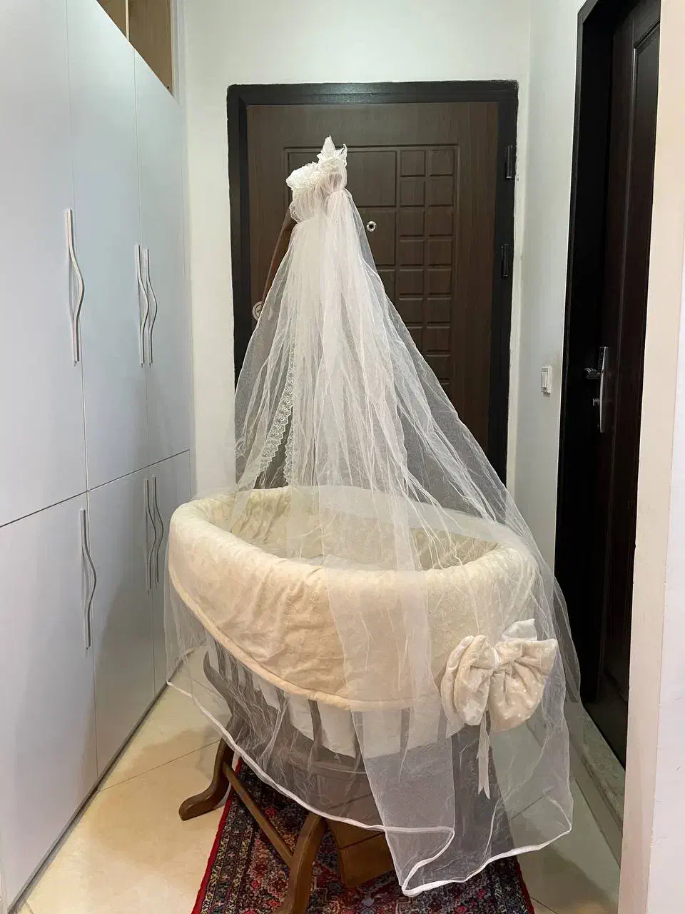 گهواره چوبی نوزاد|تخت و صندلی بچه|سنندج, |دیوار