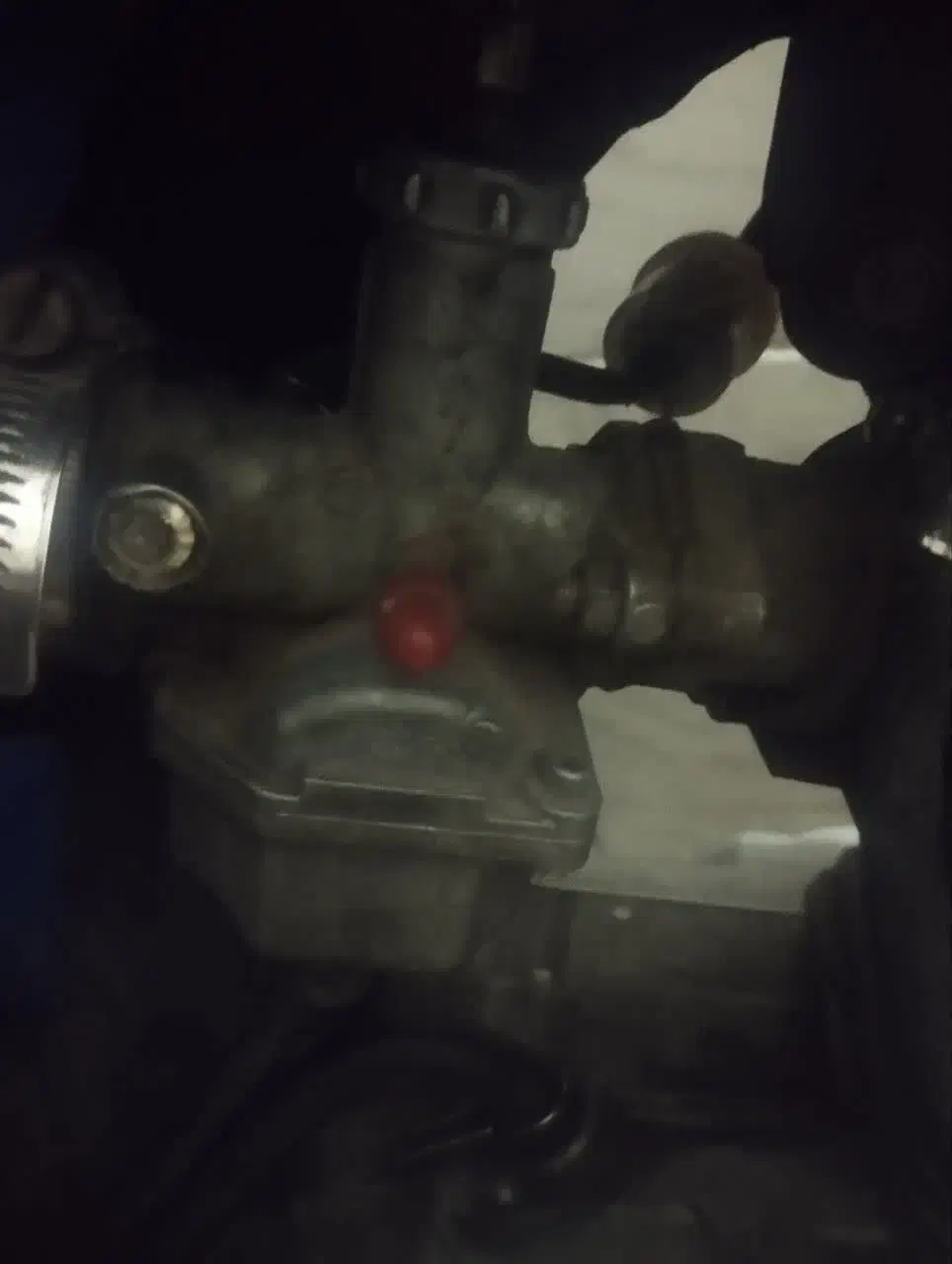 کاربراتورسالم بشرط دری کلاج سالم|قطعات یدکی و لوازم جانبی|قم, زند آباد|دیوار