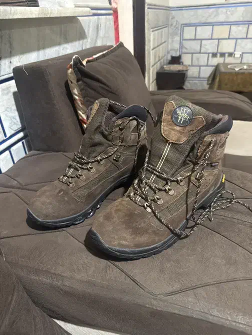 کفش کوهنوردی کف ویبرام در حد نو|کیف، کفش، کمربند|گنبد کاووس, |دیوار