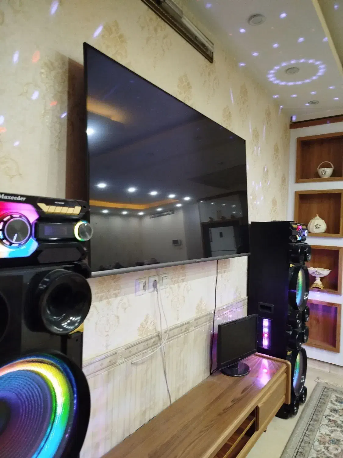 تلویزیون 65 اینج در حد نو|تلویزیون و پروژکتور|کاشان, قطب راوندی|دیوار