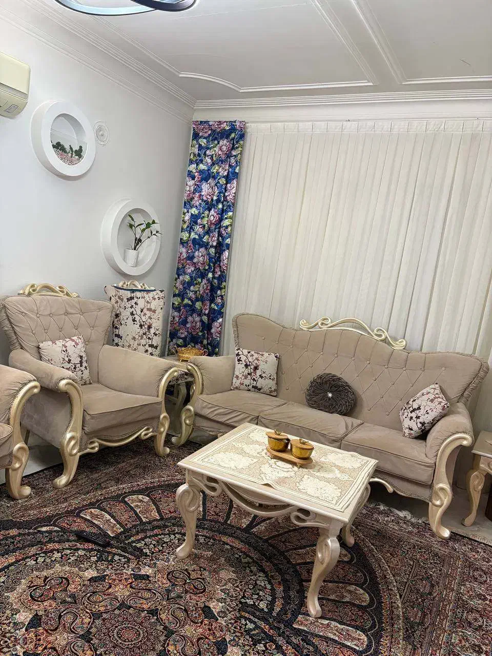 مبل هفت نفره سالم همراه با میز عسلی|مبلمان خانگی و میز عسلی|لنگرود, |دیوار