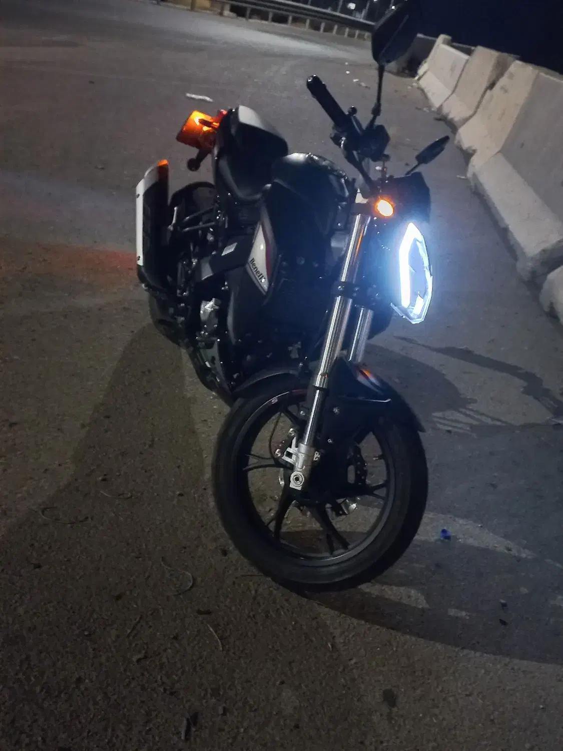 بنلی 180s|موتورسیکلت|اصفهان, دارک|دیوار