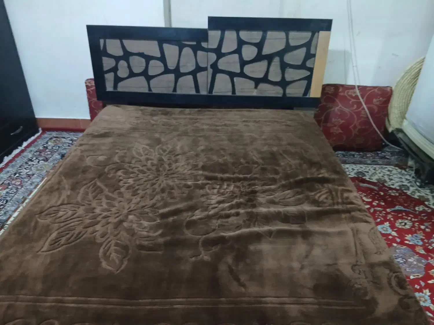 تخت خواب دونفره با تشک|تخت و سرویس خواب|خشت, |دیوار