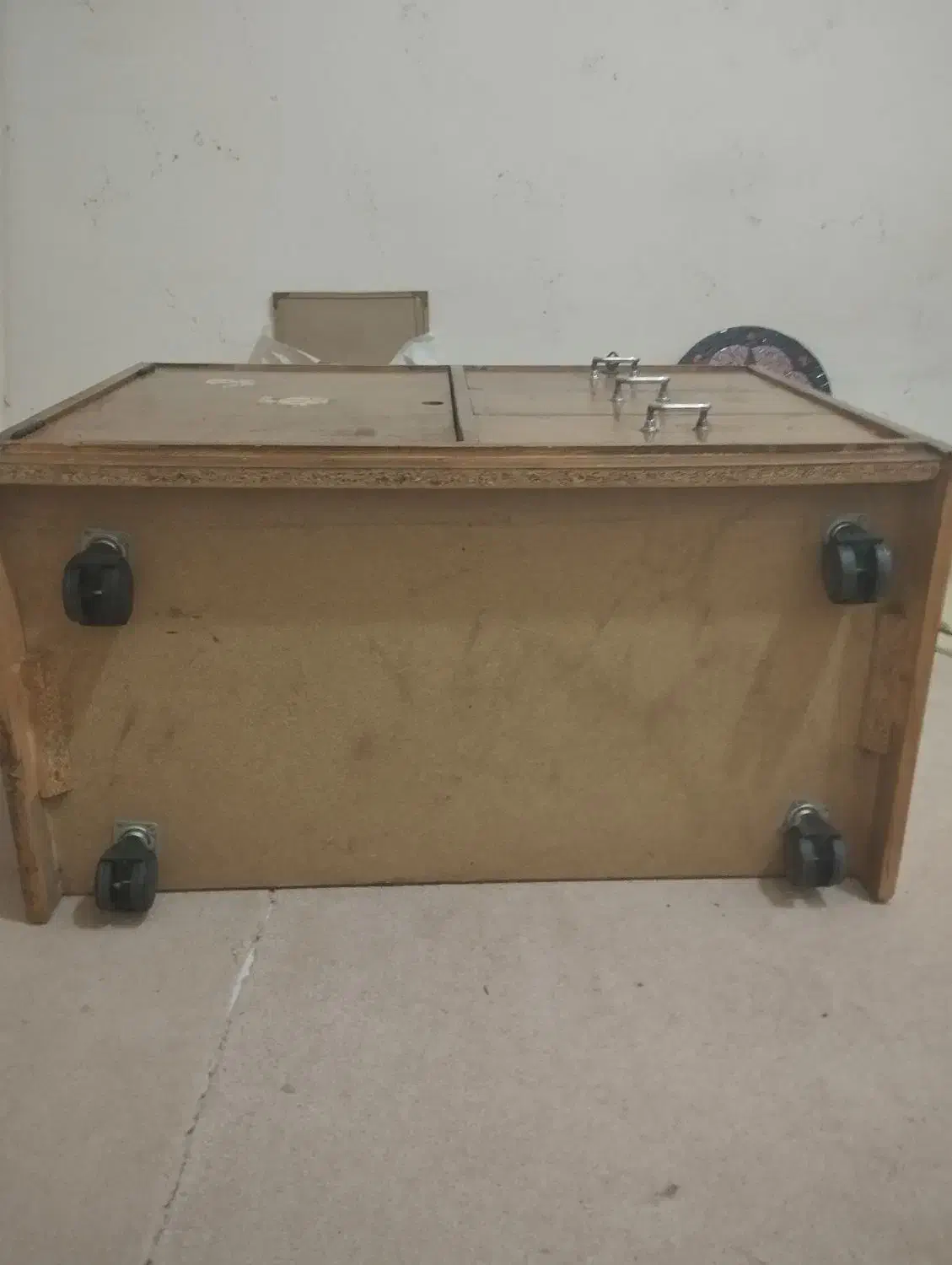 کمد چوبی چرخ دار|کتابخانه، شلف، قفسه‌های دیواری|اهواز, کوی مهدیس|دیوار