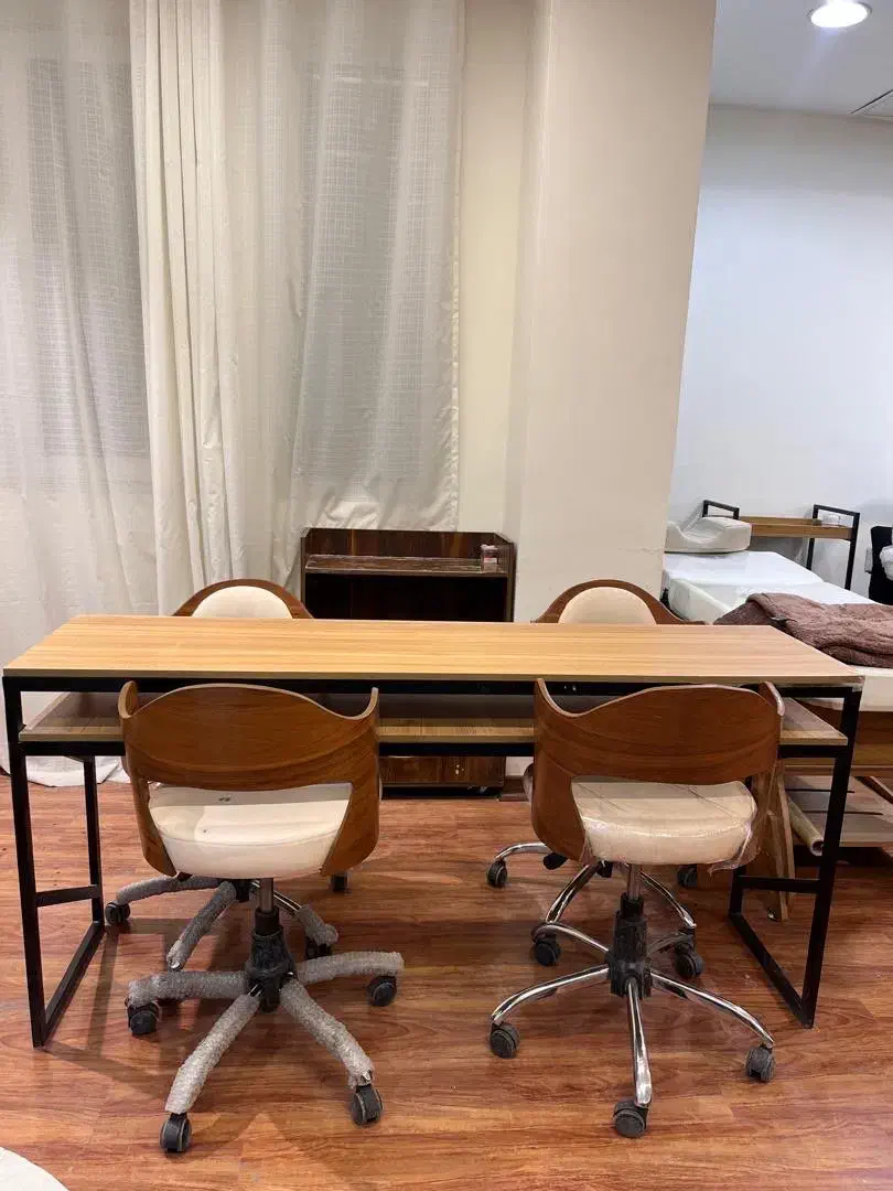 صندلی استاد کار و میز ناخن|آرایشگاه و سالنهای زیبایی|تهران, فردوس|دیوار