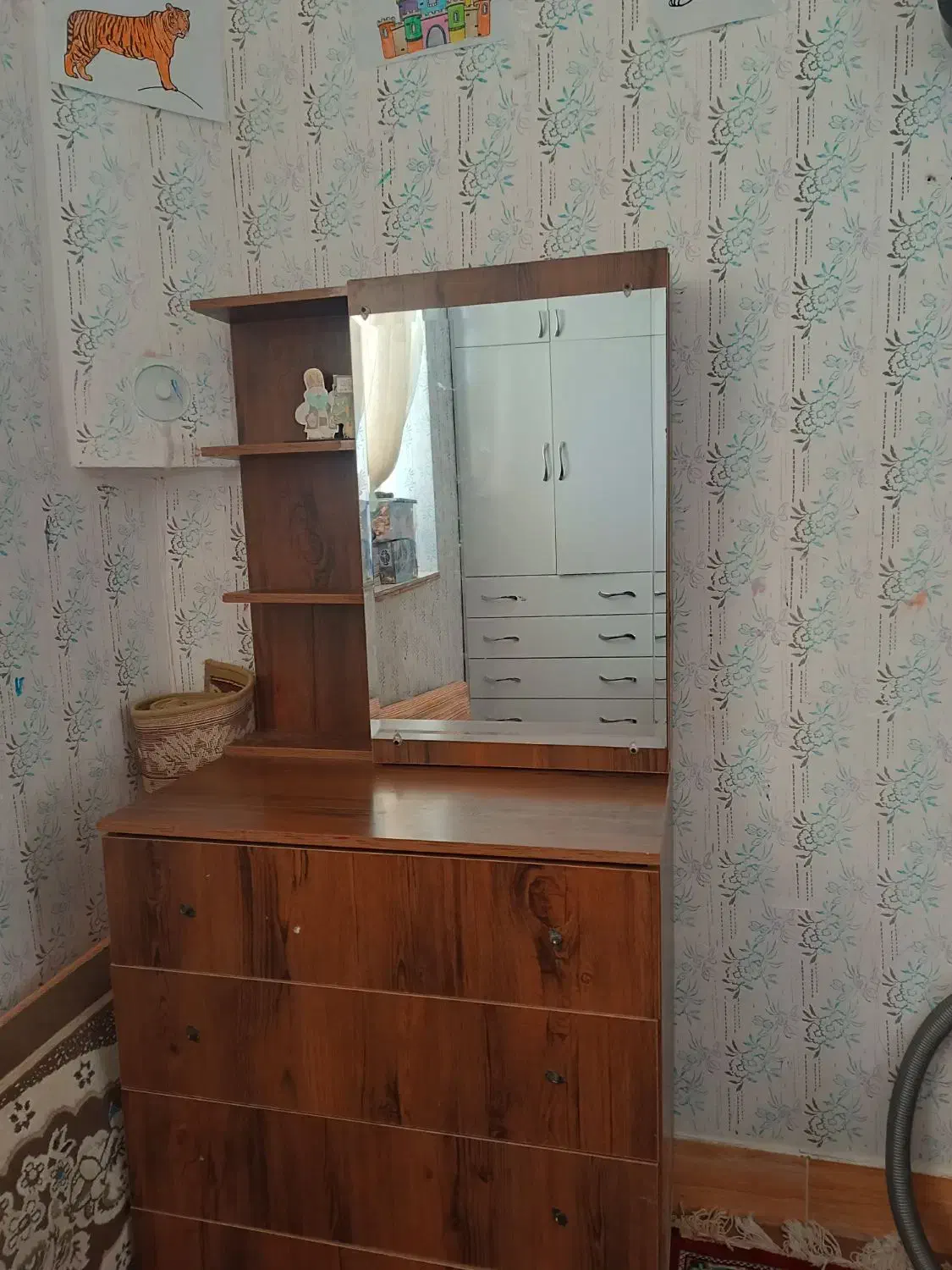 کمد و دراور|جاکفشی، کمد، دراور|گناباد, |دیوار