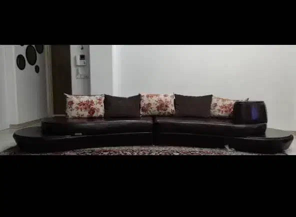 مبل چرمی بدون زدگی و پارگی و خرابی سالم درجه یک|مبلمان خانگی و میز عسلی|ماهان, |دیوار