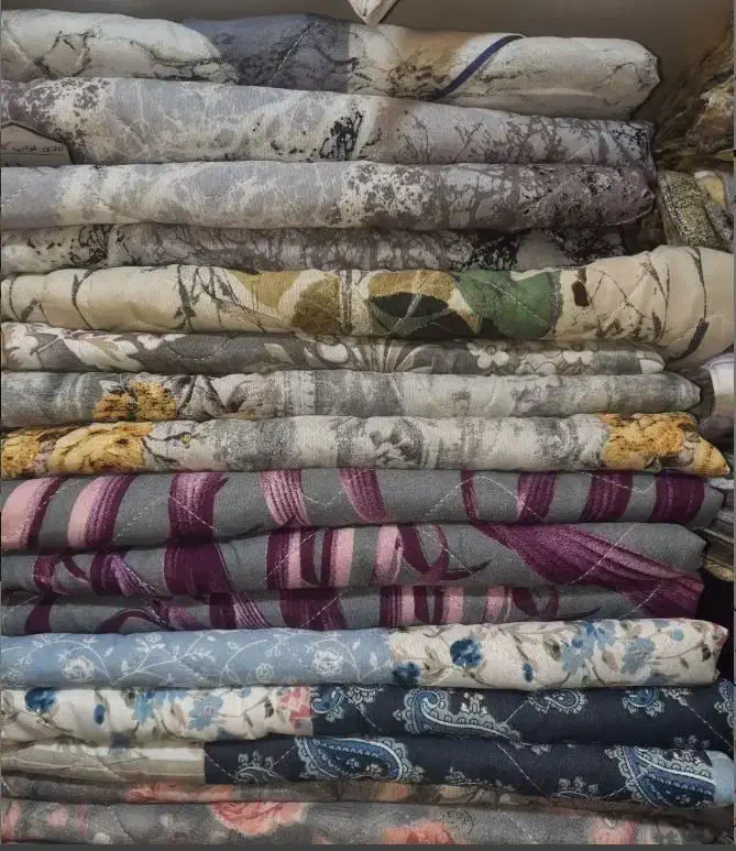 بالش و روبالشتی|رختخواب، بالش، پتو|بومهن, |دیوار