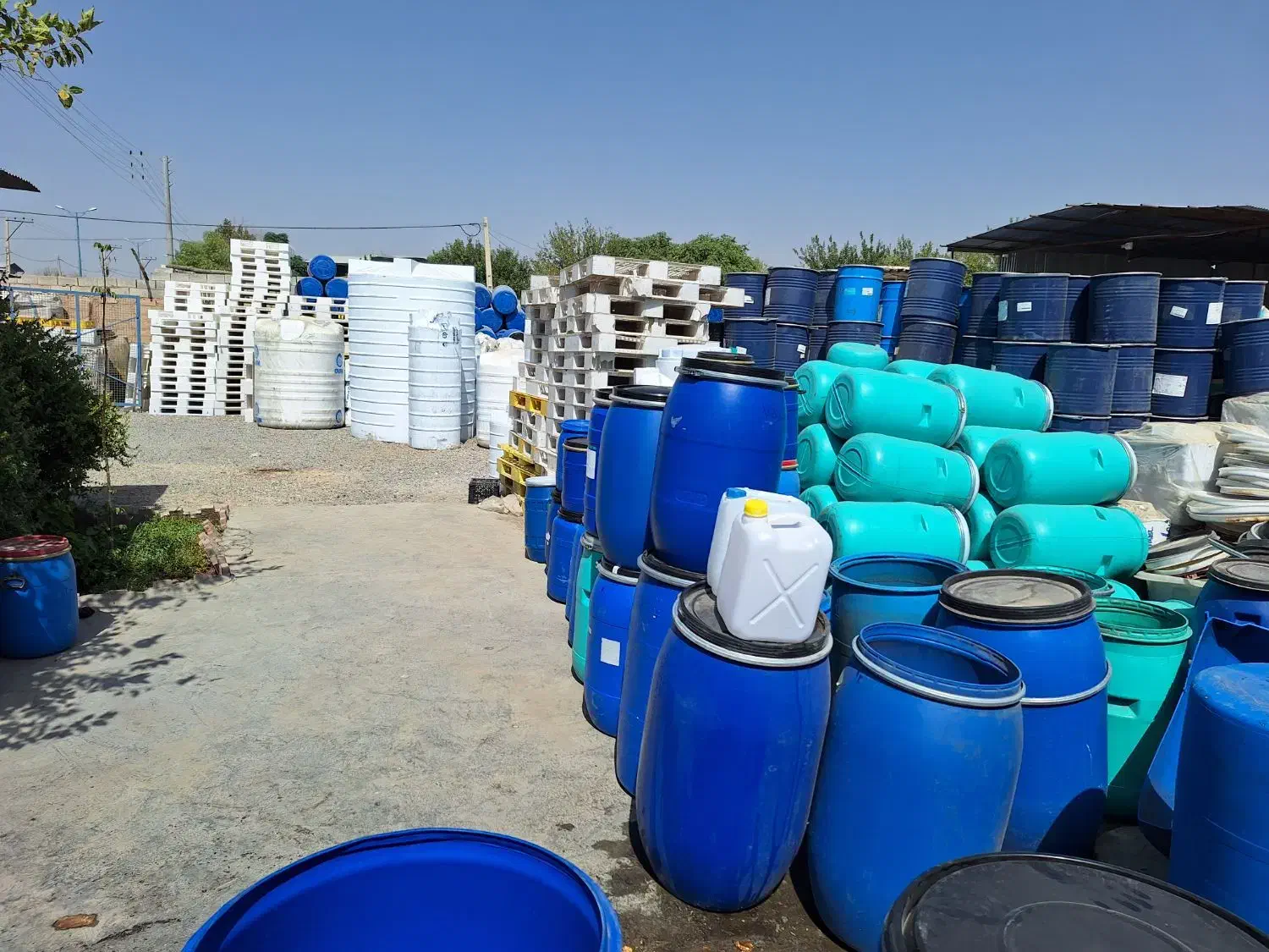 بشکه دبه مخزن اب تانک پالت منبع وان پلاستیکی فلزی|ظروف نگهدارنده، پلاستیکی، یکبارمصرف|اصفهان, شفق|دیوار