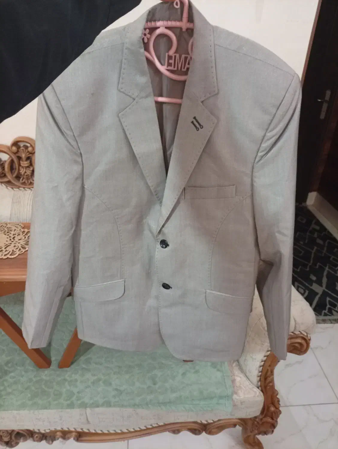 لباس|لباس|برخوار, |دیوار