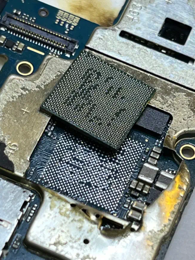 تعمیرات فوق تخصصی انواع تلفن همراه|خدمات رایانهای و موبایل|یزد, |دیوار