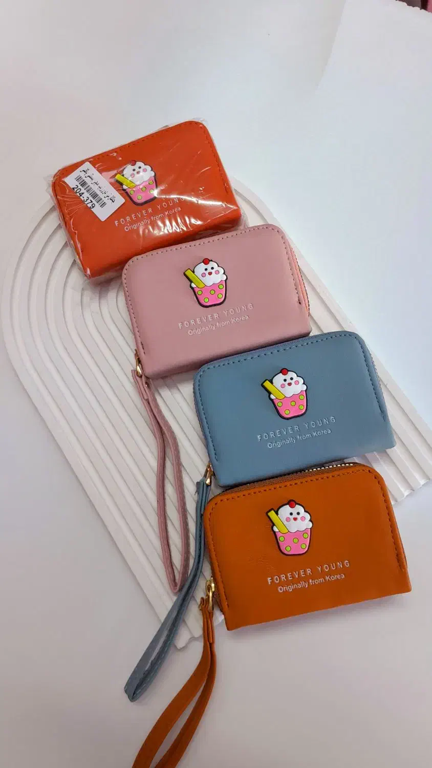 جاکارتی|کیف، کفش، کمربند|کلاله, |دیوار