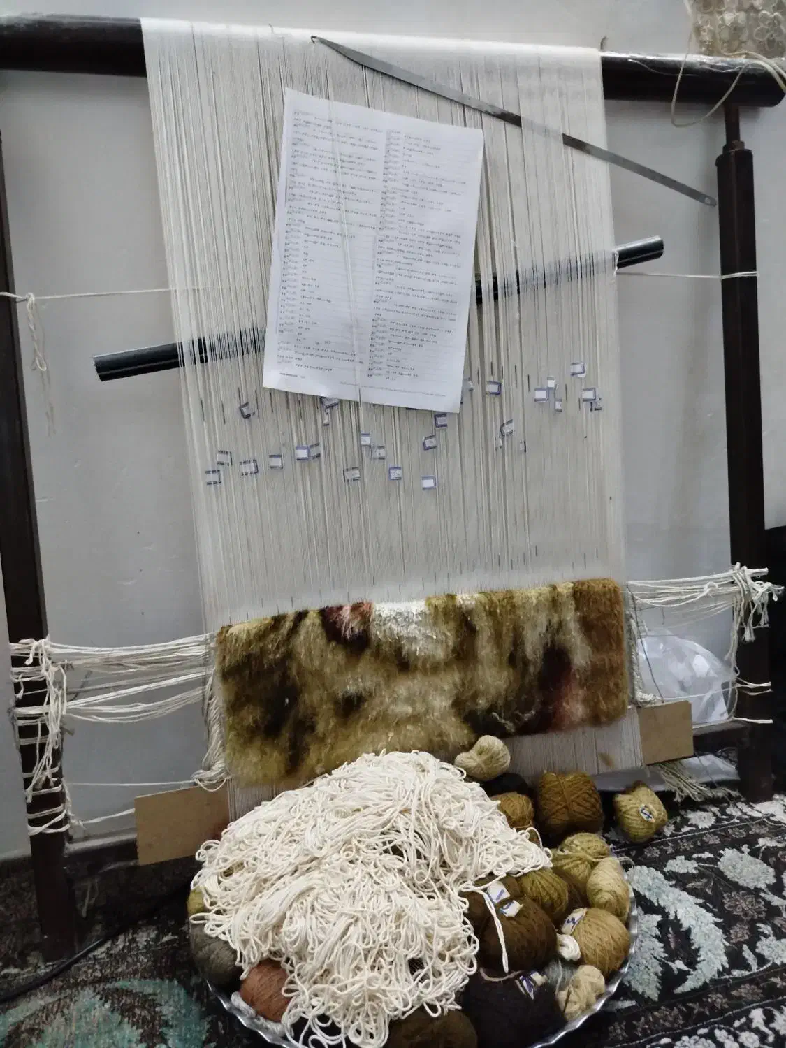 قالی طرح لیلی مجنون سرخ پوست|فرش|قم, نوبهار|دیوار