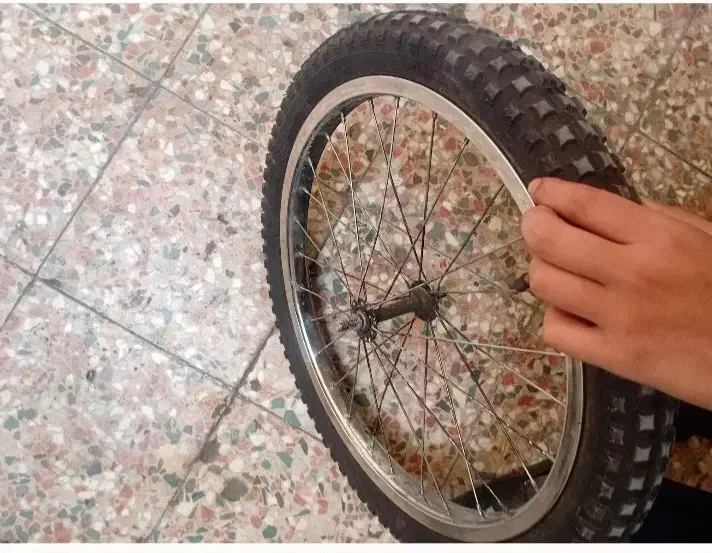 لاستیک دوچرخه سایز ۲۰ فقط 2 یا 3 ماه استفاده شده|دوچرخه، اسکیت، اسکوتر|تهران, مهرآباد جنوبی|دیوار