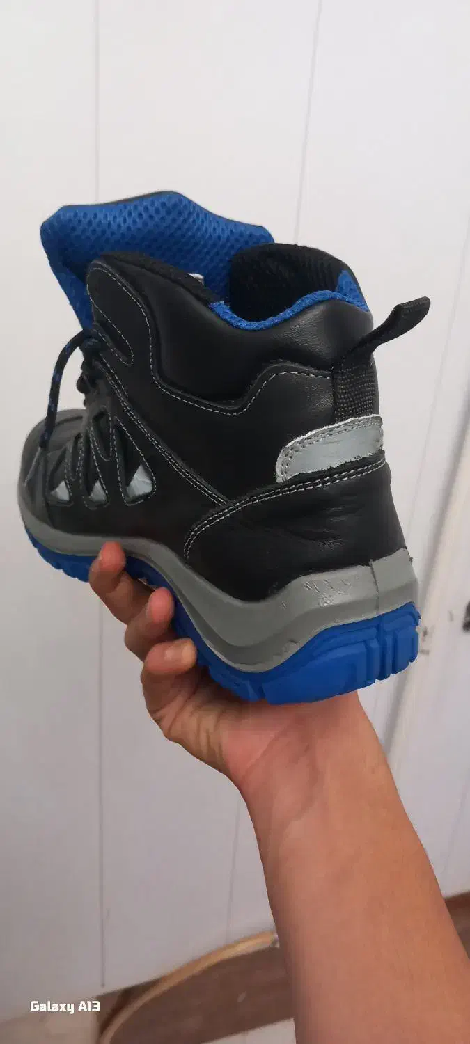 کفش ایمنی|کیف، کفش، کمربند|بروجرد, |دیوار