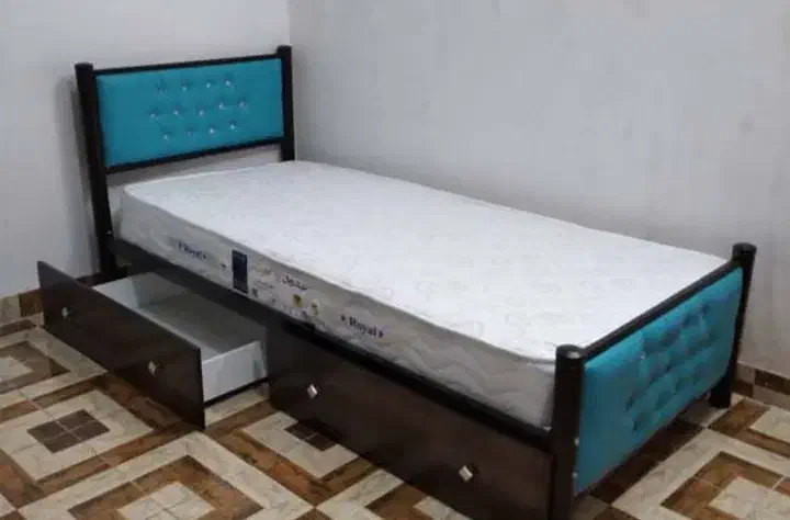 تشک یکنفره کاملا سالم و نو|تشک تختخواب|قروه, |دیوار