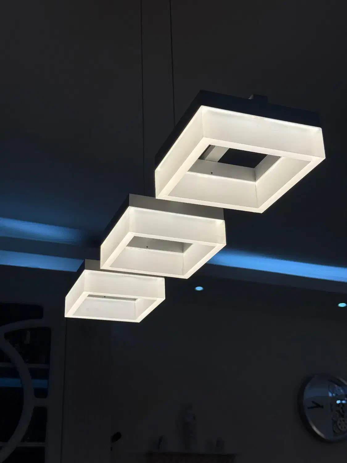 لوستر|لوستر و چراغ آویز|فردیس, فردیس|دیوار