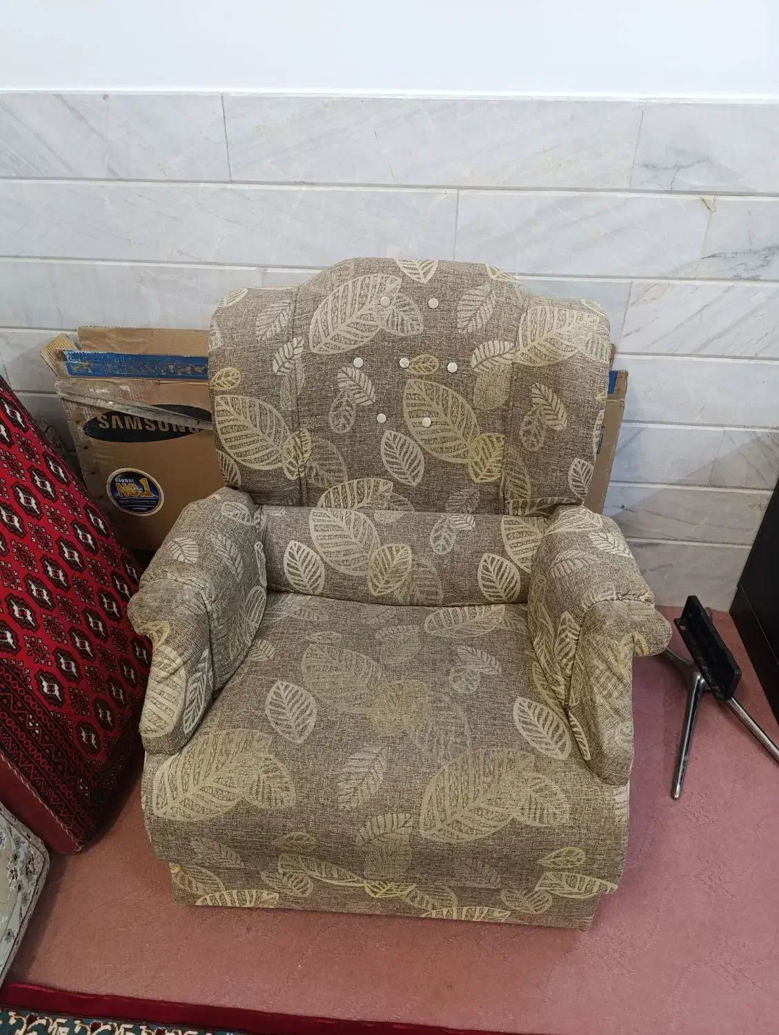 مبل قدیمی سه نفره، دونفره، دوتا یک نفره|مبلمان خانگی و میز عسلی|قم, زنبیل آباد|دیوار