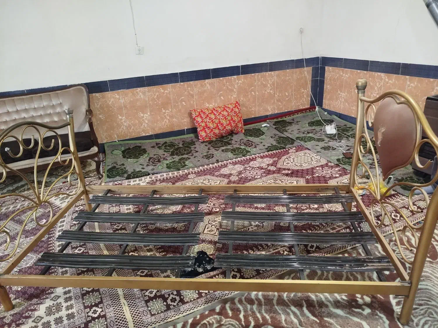 تخت تکفره فلزی سالم|تخت و سرویس خواب|میاندوآب, |دیوار