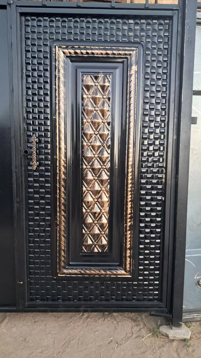 فروش انواع دربهای حیاطی نوبارنگ وطرح های مختلف|مصالح و تجهیزات ساختمان|لردگان, |دیوار