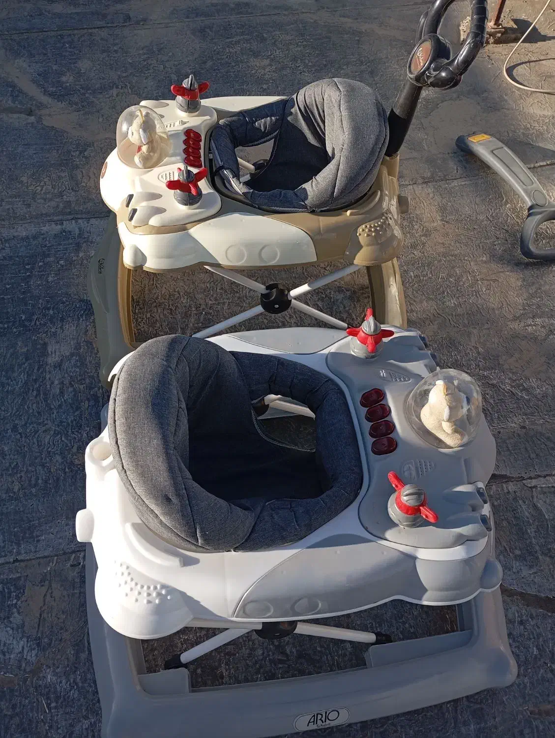 دو عدد روروئک|کالسکه و لوازم جانبی|نهاوند, |دیوار