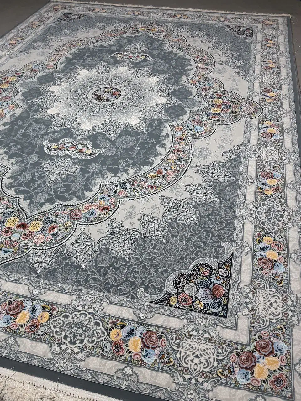 فرش ۱۲ متری ۱۲۰۰ شانه و ۷۰۰ شانه|فرش|تویسرکان, |دیوار