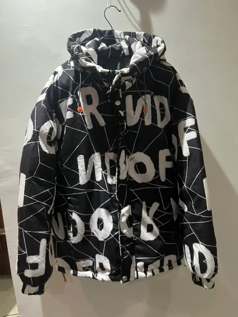 کاپشن مردانه|لباس|تهران, آبشار تهران (دریاچه)|دیوار