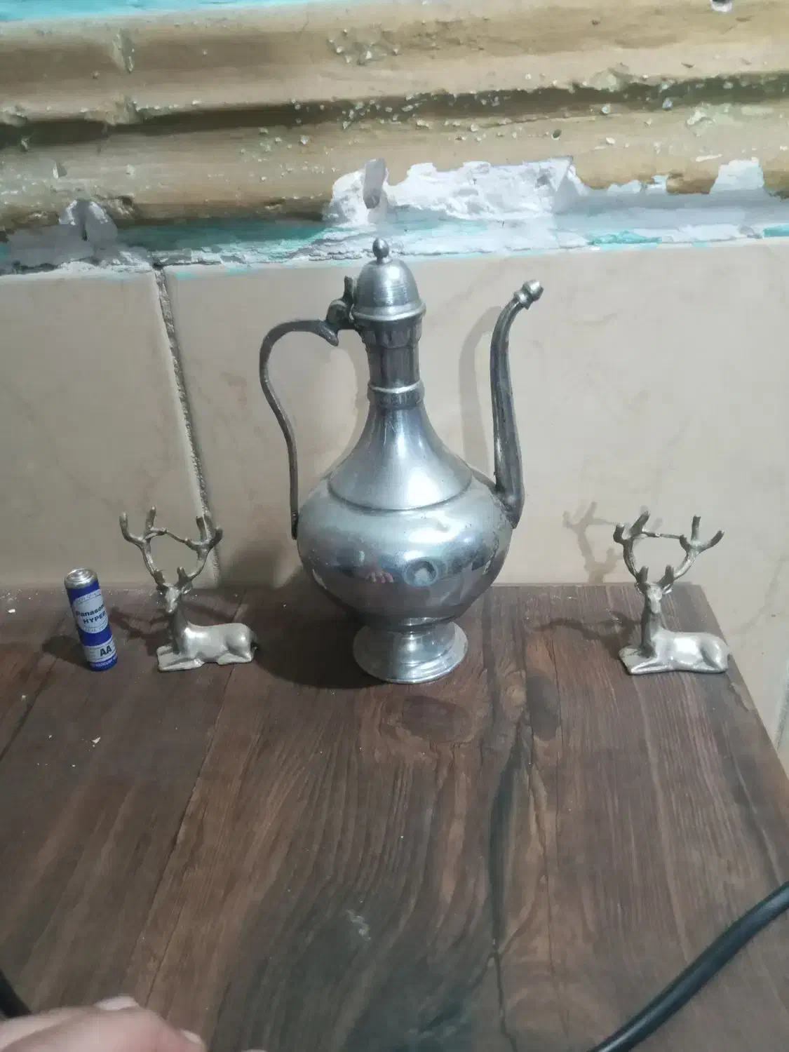 گلدان برنجی|کلکسیون اشیاء عتیقه|اهواز, چهارصد دستگاه|دیوار