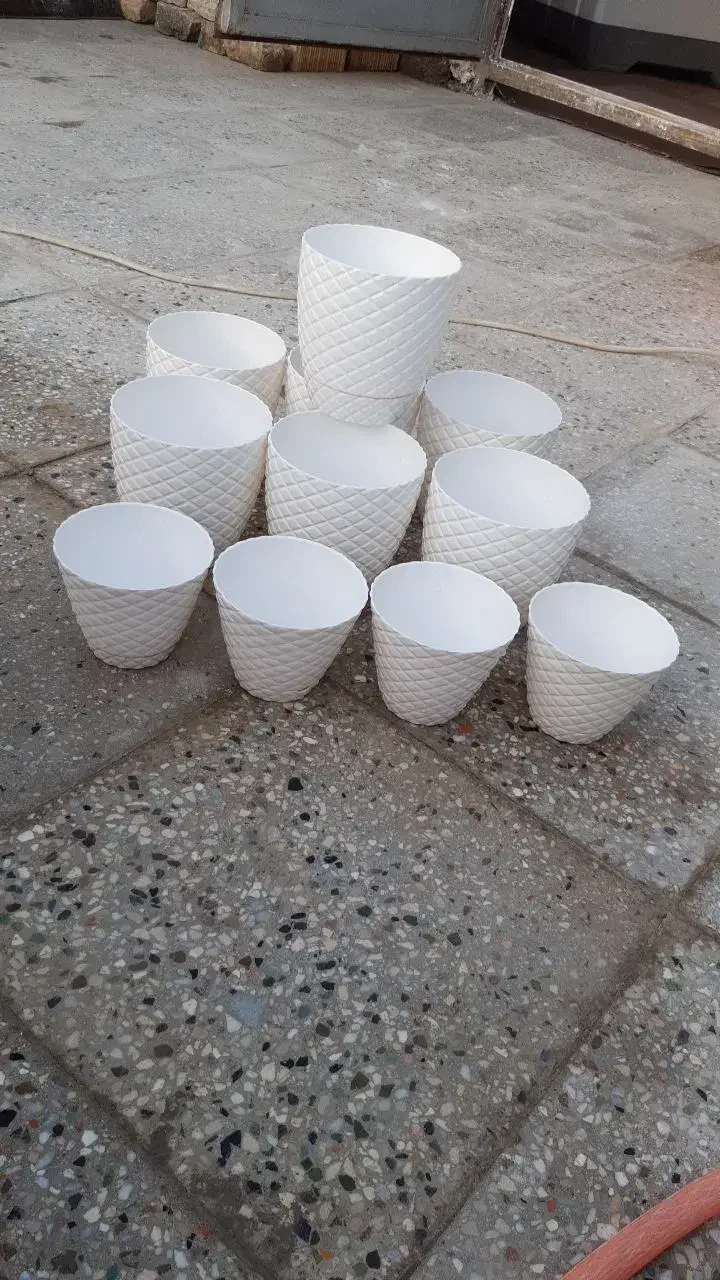 گلدان پلاستیکی محکم وسالم وتمیز در حد نو|گل و گیاه طبیعی|ری, شهرک نظامی|دیوار