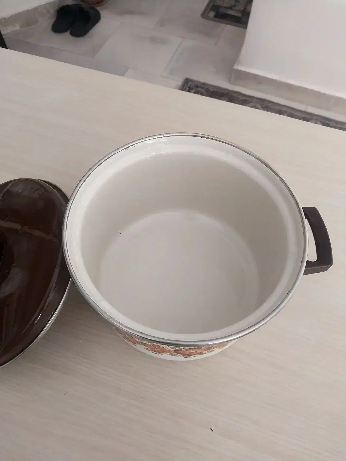 دیگ لعاب قدیمی|ظروف پخت‌وپز|رشت, کوی مهر|دیوار