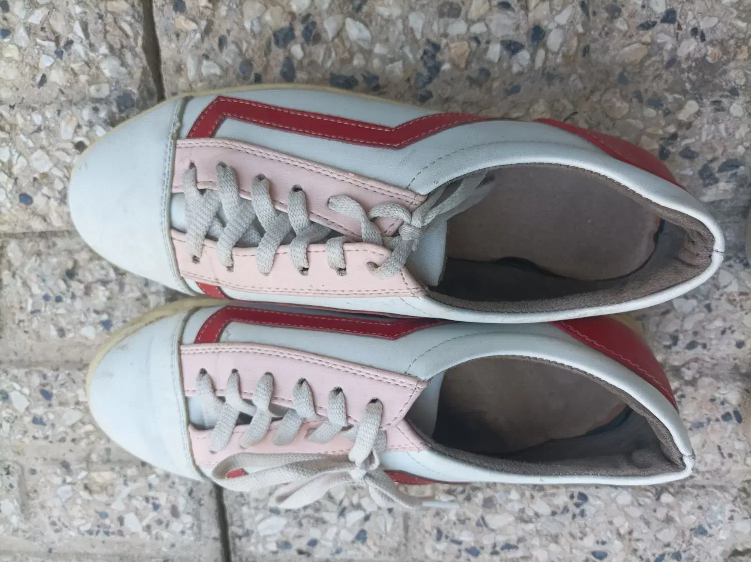 چند جفت کفش دخترانه وزنانه|کیف، کفش، کمربند|خوی, |دیوار