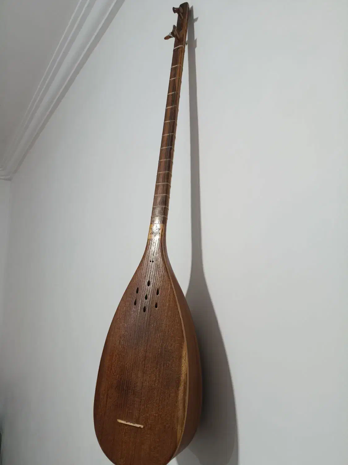 ساز تنبور|سازهای سنتی|همدان, |دیوار